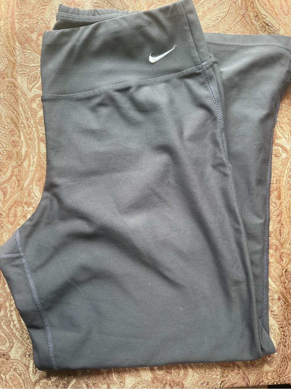 Nike Dri Fit workout Activewear Capri Pants Gray 336495-060 Medium 8-10